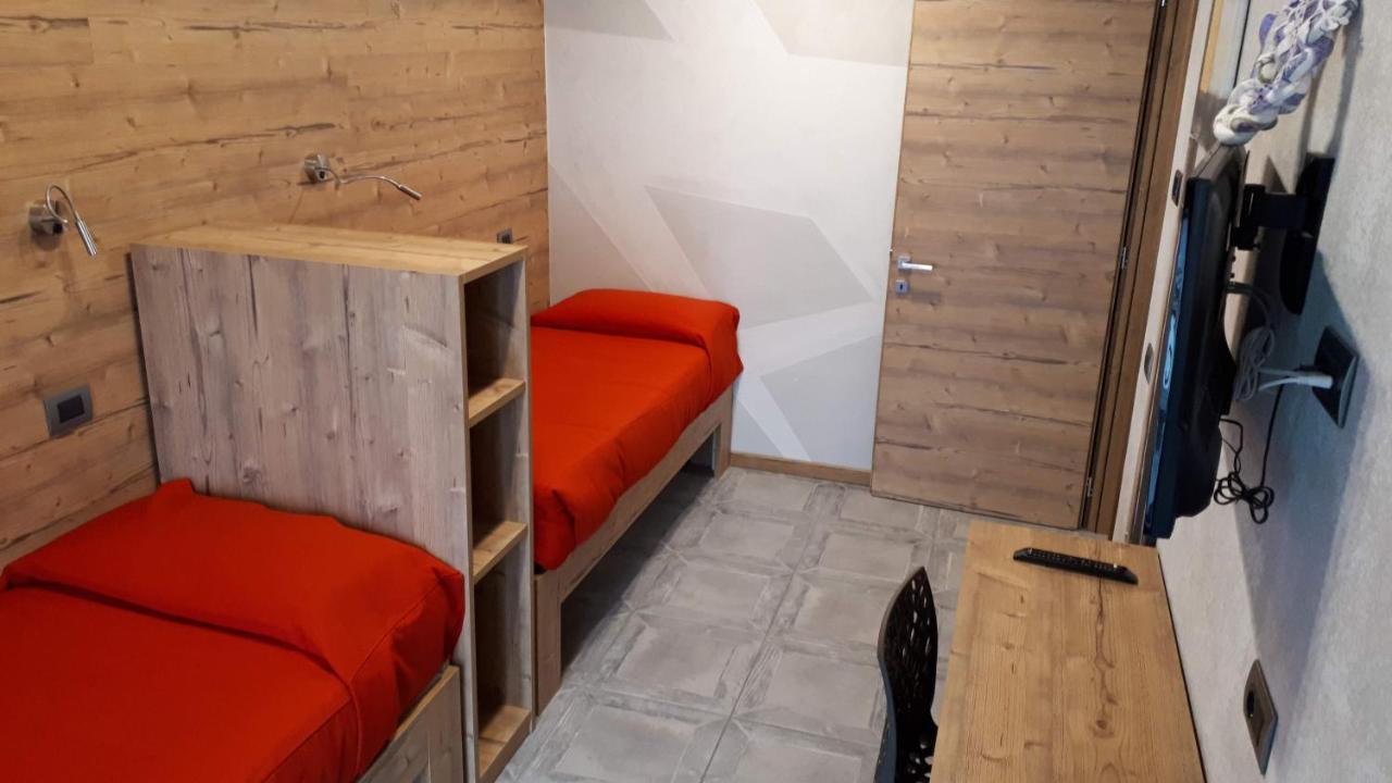 Hotel Bed & Rooms , Corte Rossa -1 Min Walk To Bernina Express Tirano Dış mekan fotoğraf