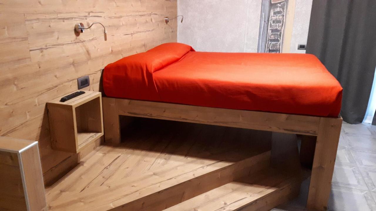 Hotel Bed & Rooms , Corte Rossa -1 Min Walk To Bernina Express Tirano Dış mekan fotoğraf
